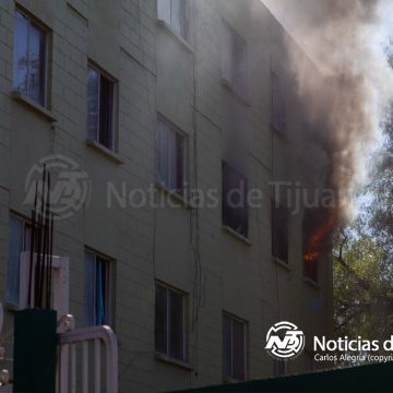 Bomberos rescatan a menor de edad en incendio en el Presidentes