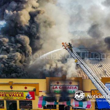 Incendio reduce a cenizas dulcería La Canasta, Refaccionaría del Valle y deja con daños mayores una farmacia en Villa Fontana