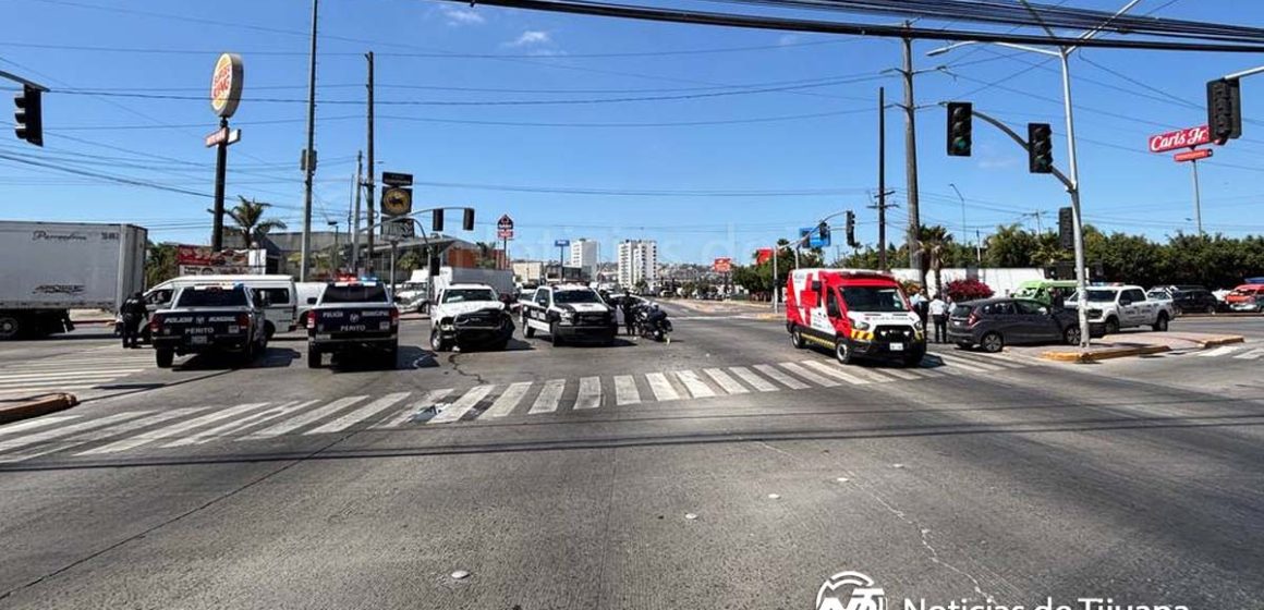 Formato NDT-Recuperado FESC provoca accidente por “volarse” el semáforo en rojo