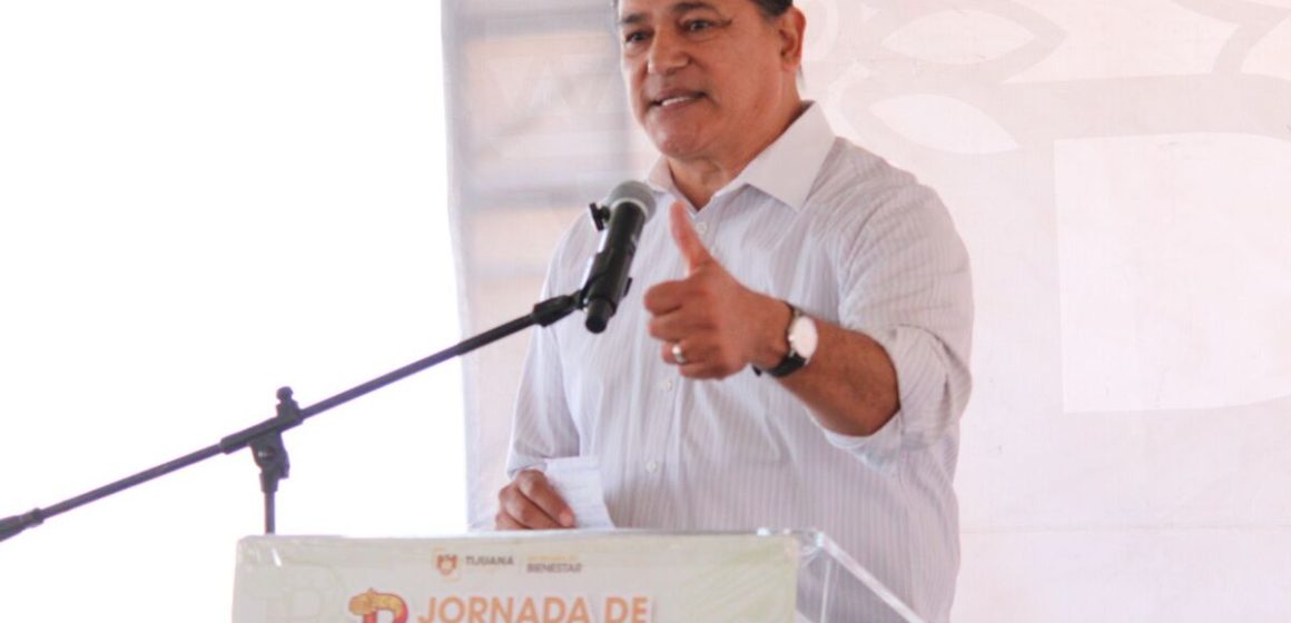 WhatsApp Image 2025-09-29 at 10.18.02 El regidor Arturo Aguirre acompaña Jornada de Bienestar en Parajes del Valle