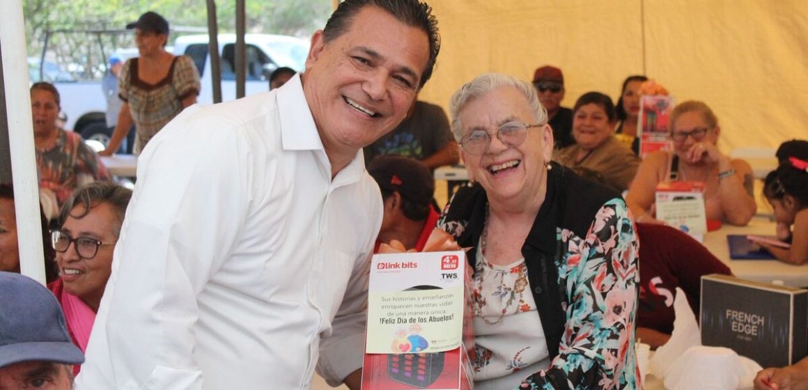 bvbb Regidor Arturo Aguirre celebra el Día del Abuelo con más de 150 asistentes