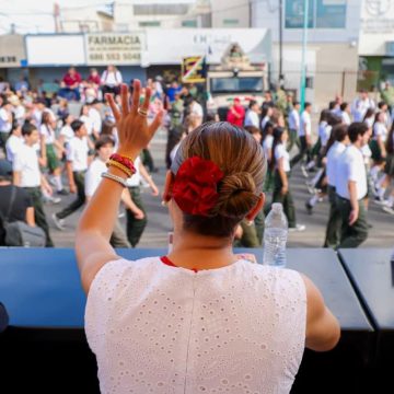 cbv Encabeza gobernadora desfile por el 215 aniversario de la Independencia