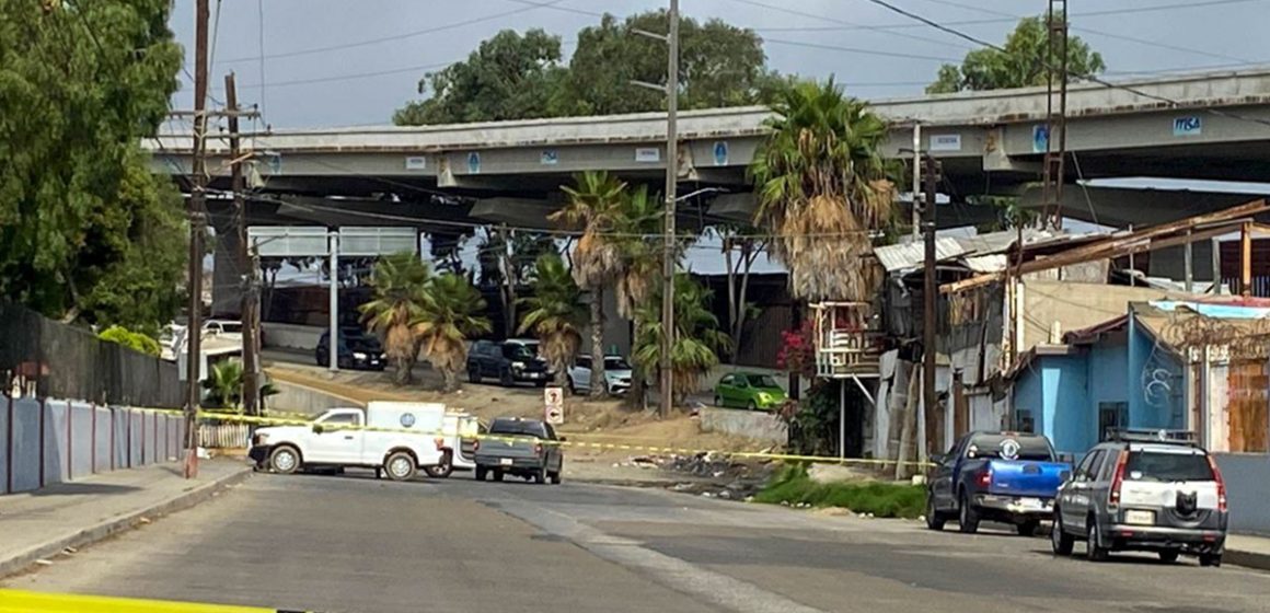 dds Encuentran cuerpo de mujer sin vida en vehículo robado en La Castillo