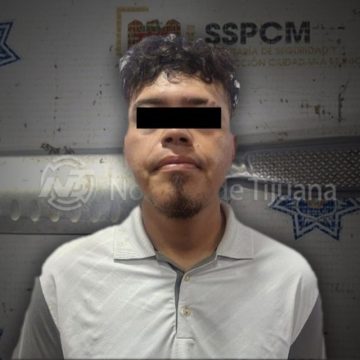 Hombre amenaza a su madre con un cuchillo en Villa del Álamo; fue detenido