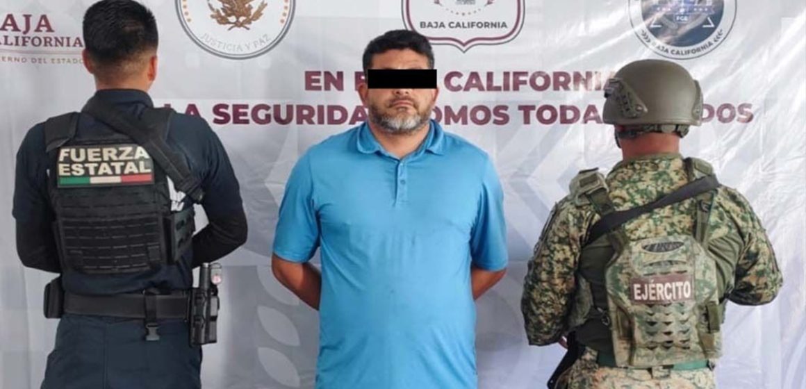 fhg Detienen a Jorge de 42 años armado en Ensenada