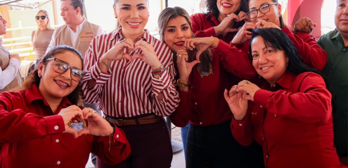 fsd Invita gobernadora Marina del Pilar a estudiantes de prepa a solicitar beca Benito Juárez