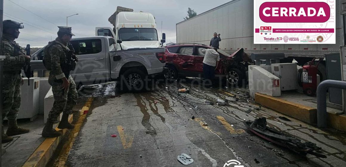 Tráiler embiste a varios autos en la caseta del Hongo; reportan lesionados
