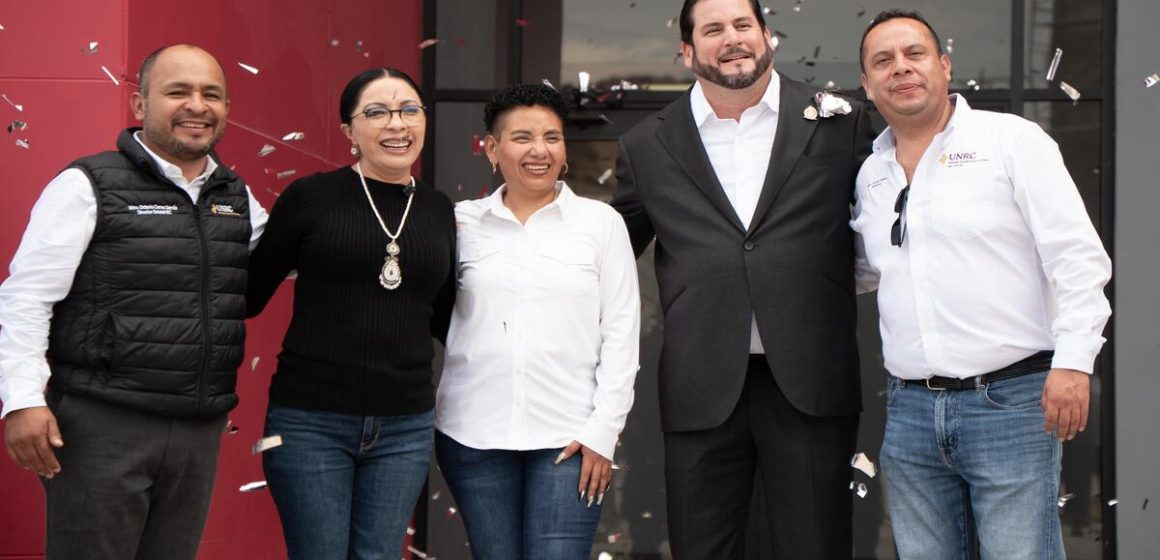 Ismael Burgueño asiste a la apertura de la Universidad Nacional Rosario Castellanos en Tijuana