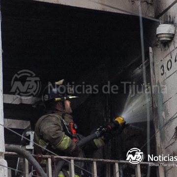 10 Hombre salta del tercer piso para escapar de incendio en Baja Maq El Águila