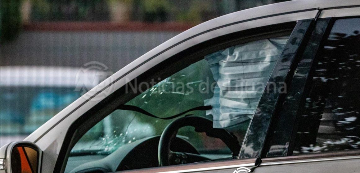 Atacan a balazos a conductor en Riveras del Bosque; era acompañado por su esposa