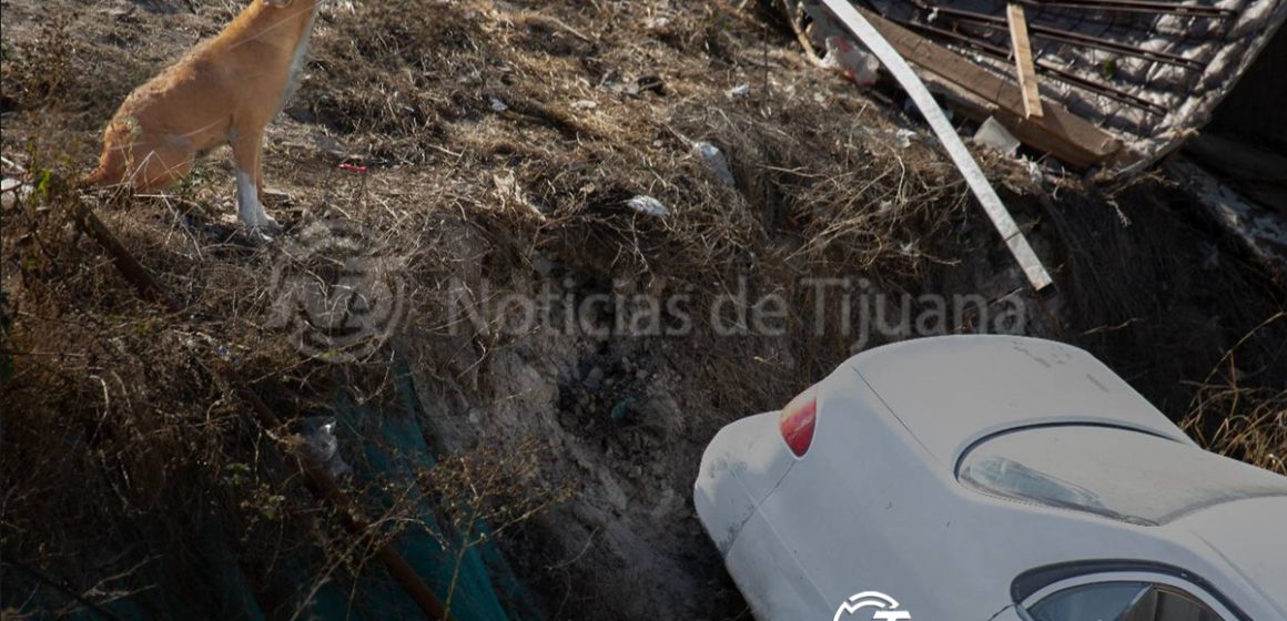 3 Delincuentes asesinan a un hombre a bordo de su vehículo en la colonia 3 de Octubre