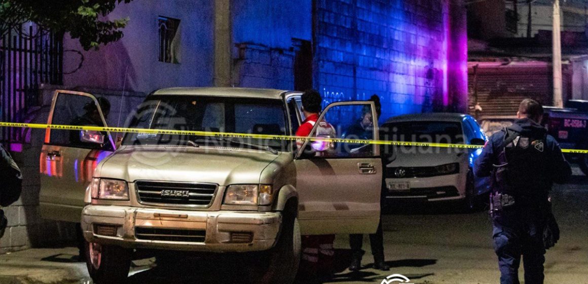 Hombre es asesinado de un disparo en la cabeza dentro de una vagoneta en la colonia Villa Real