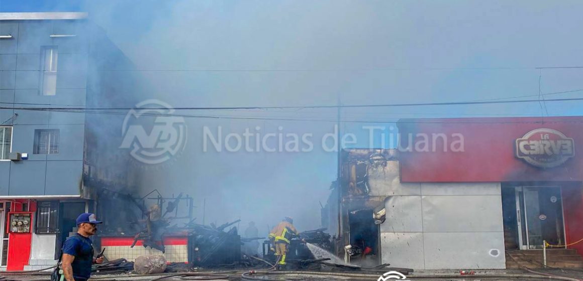 Incendio consume restaurante El Barco en Playas de Tijuana