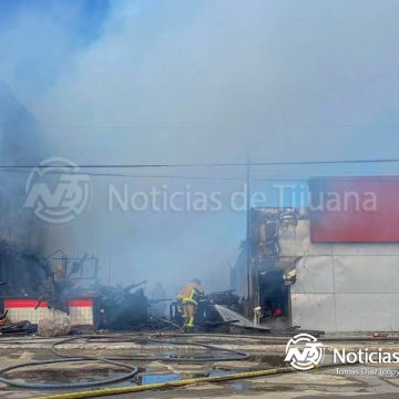 4 Incendio consume restaurante El Barco en Playas de Tijuana