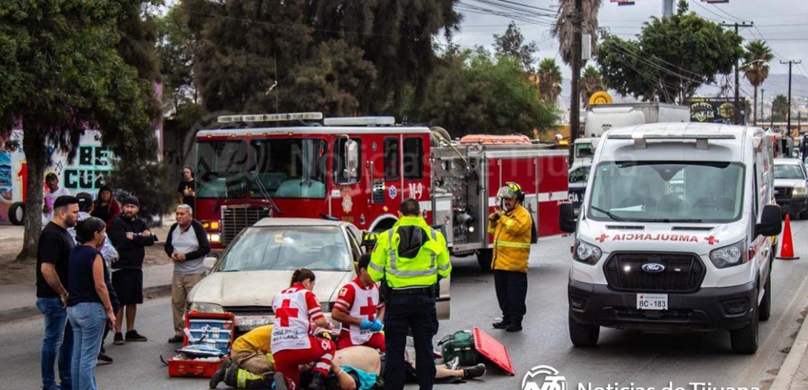 4 Adulto mayor provoca choque y deja mal herido a motociclista