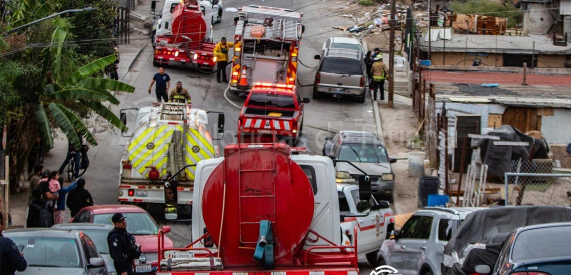 Incendio consume vivienda de madera en la colonia Buenos Aires Sur