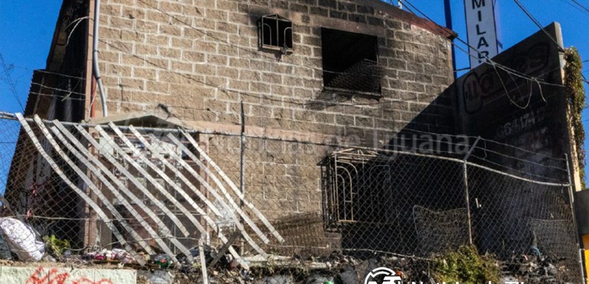Muere una persona y un perrito en incendio en Pórticos de Santa Fe