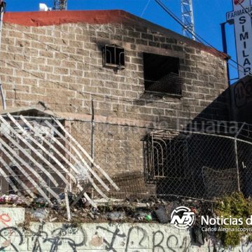 7 Muere una persona y un perrito en incendio en Pórticos de Santa Fe