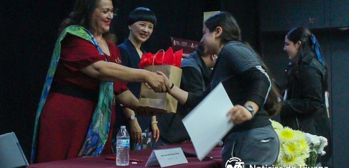 Niños reciben premio por concurso “china mi imaginación” 