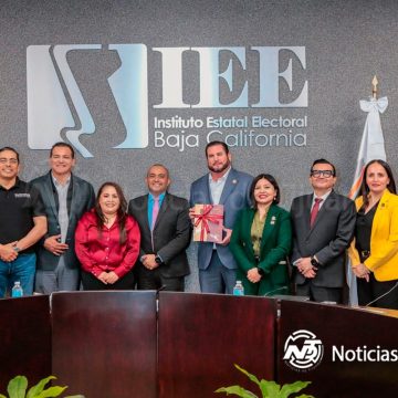 WhatsApp Image 2025-10-15 at 13.32.32 (3) Ismael Burgueño entrega formalmente su primer informe de actividades ante el IEEBC