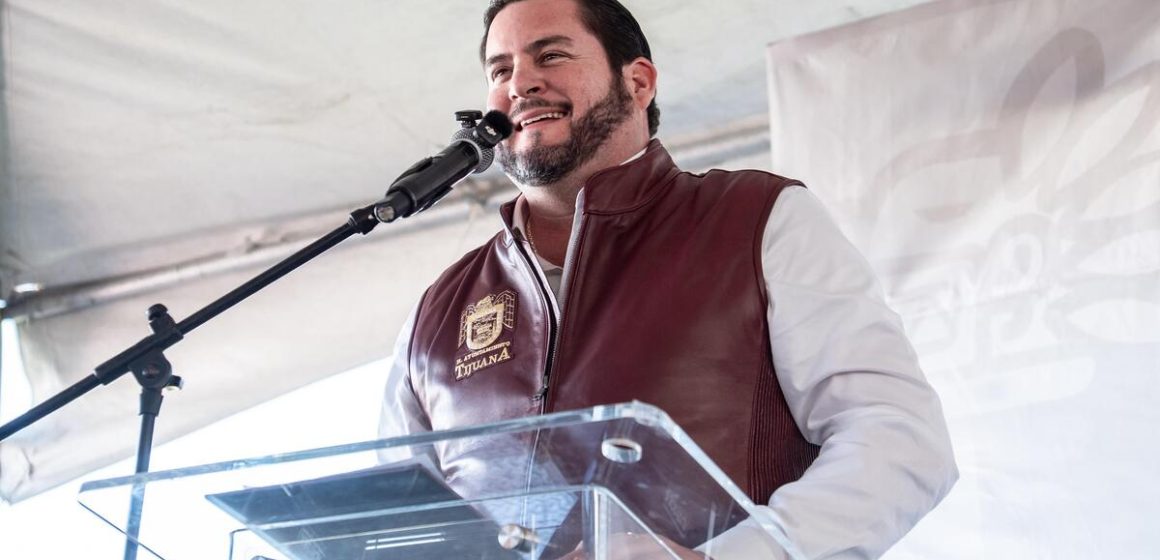 WhatsApp Image 2025-10-18 at 12.20.53 Burgueño atiende a más de mil 700 residentes con Macro Jornada de Bienestar