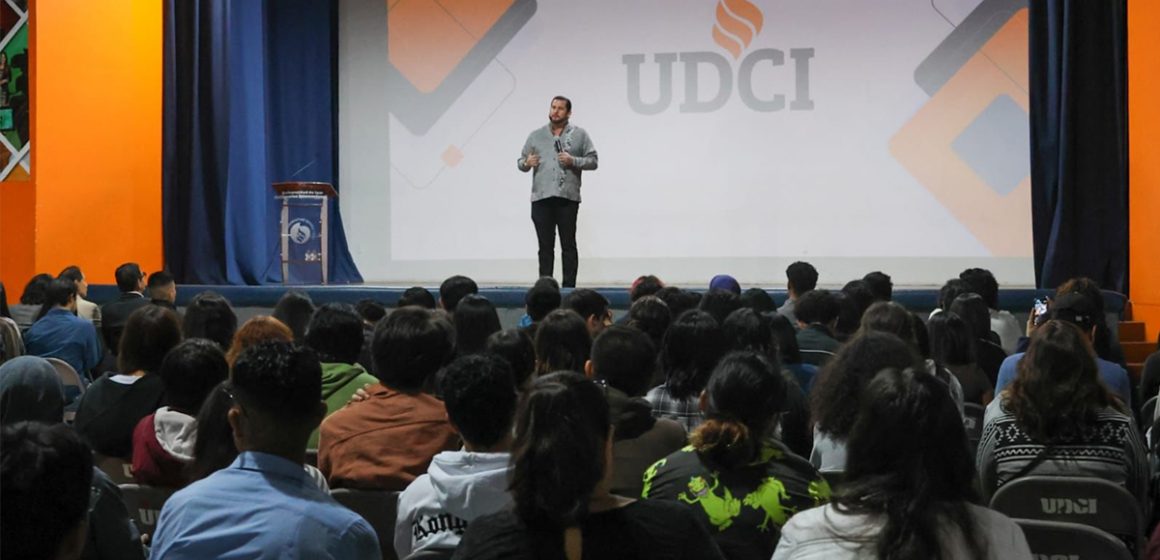 cxz Participa alcalde en diálogo con la Universidad de las Californias Internacional