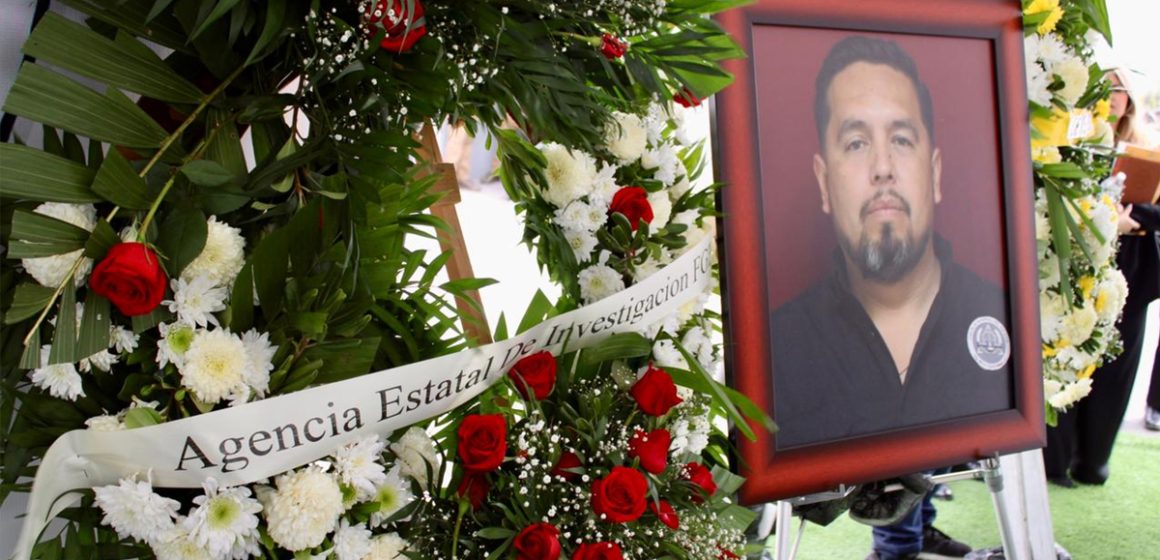 czxa FGE realiza honras fúnebres en memoria del Agente Estatal de Investigación Humberto Antonio Martínez Corrales