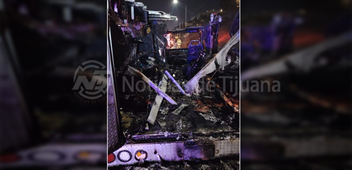 Ambulancia termina en perdida total tras fuerte incendio en el el fraccionamiento Residencial