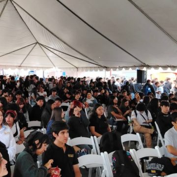 czxs Fiscalía acerca servicios a jóvenes en la Expo Feria Educativa 2025 de Coparmex Tijuana