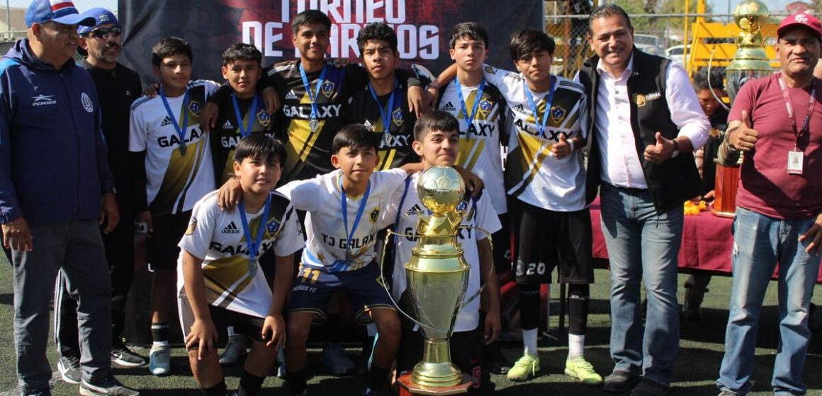 fff Arturo Aguirre impulsa el deporte juvenil en torneo de futbol en La Presa A.L.R.