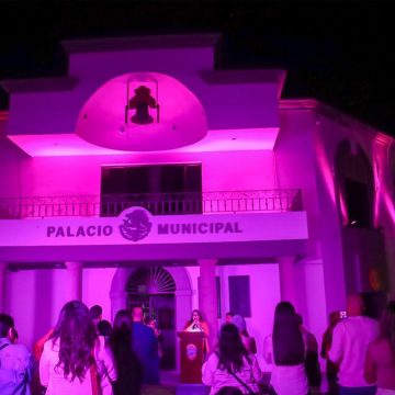 Palacio Municipal de Tecate se ilumina de rosa en apoyo a la lucha contra el cáncer de mama