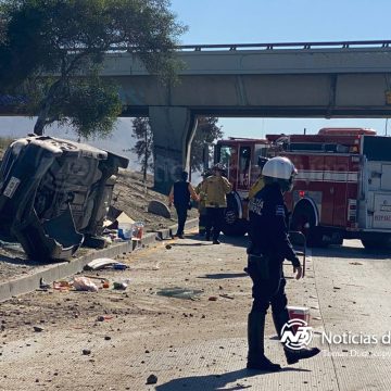 uuuyy Abuelitos sufren lesiones al volcar en Vía Rápida Oriente