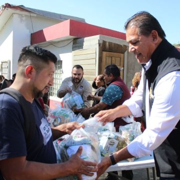 Regidor Arturo Aguirre participa en macro jornada y hace entrega de apoyos alimentarios en Tijuana