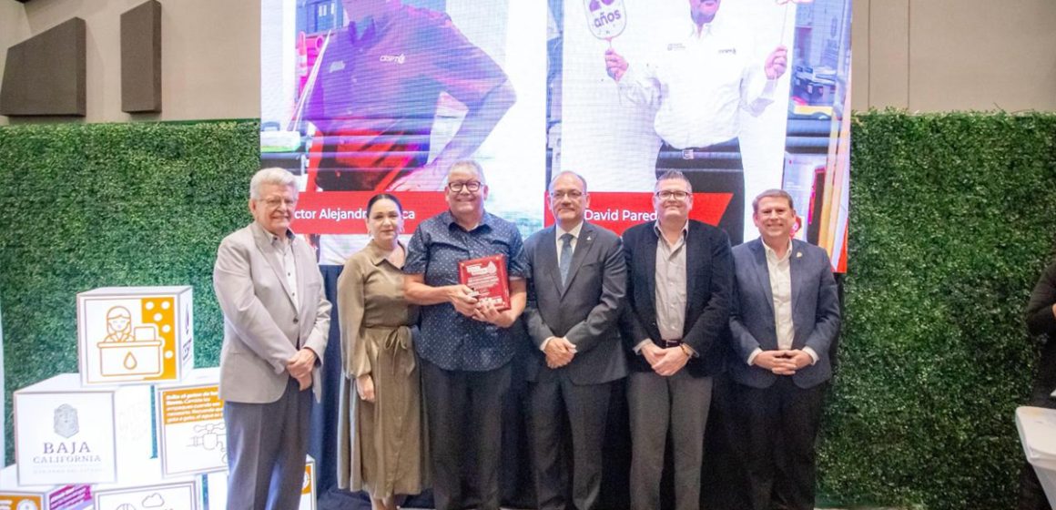 vxcfg CESPT reconoce a 42 trabajadores por su trayectoria y años de servicio