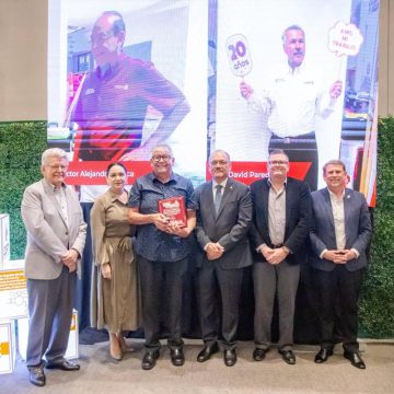 vxcfg CESPT reconoce a 42 trabajadores por su trayectoria y años de servicio