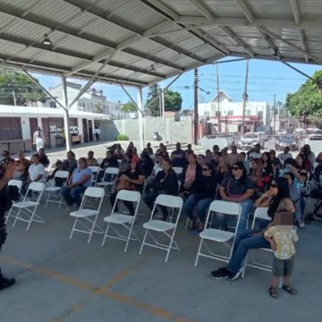 xcv Dan plática preventiva a madres y padres en la Sánchez Taboada