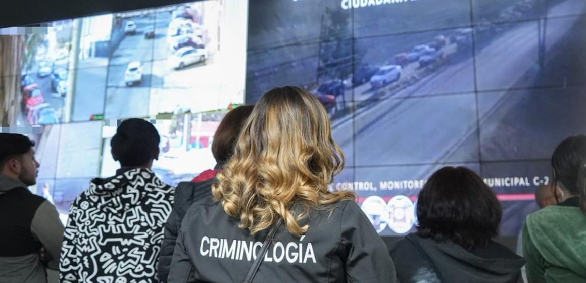 Estudiantes de UNIFRONT conocen operación del C2 Municipal en Tijuana