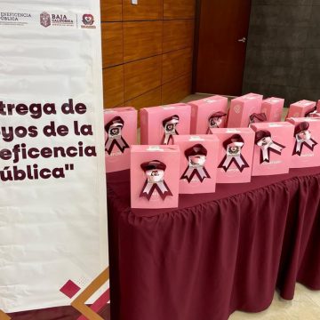 Entregan prótesis de mama a mujeres sobrevivientes de cáncer en Mexicali