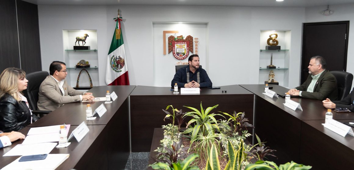 Fortalecen lazos entre Ayuntamiento y UABC para impulsar la formación profesional de estudiantes