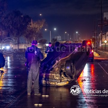 Volcadura sin lesionados sobre el bulevar Federico Benítez