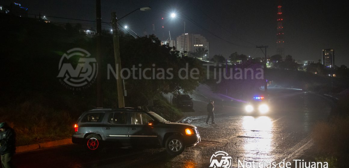 Accidente con vehículo abandonado sobre Fundadores