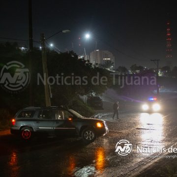 Accidente con vehículo abandonado sobre Fundadores