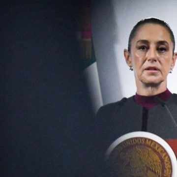 Sheinbaum cuestiona línea editorial de TV Azteca y advierte sobre futuro de sus anunciantes