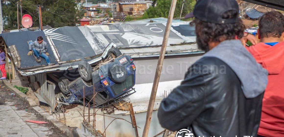 Conductor pierde el control y termina en el interior de una vivienda en Rincón Dorado