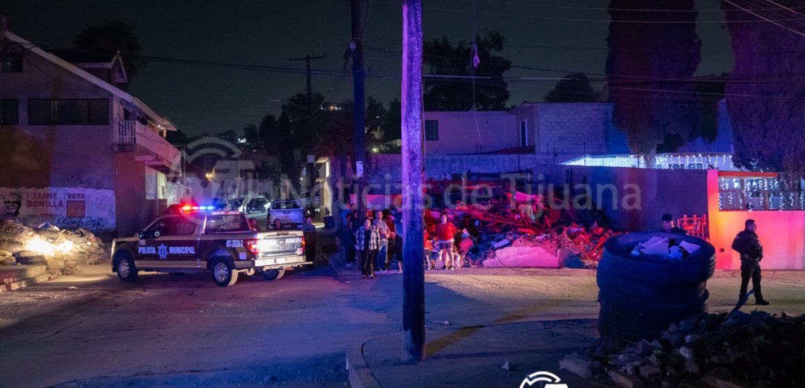 Hombre es ejecutado con más de 12 balazos dentro de una vivienda en la colonia Pinos de Narez