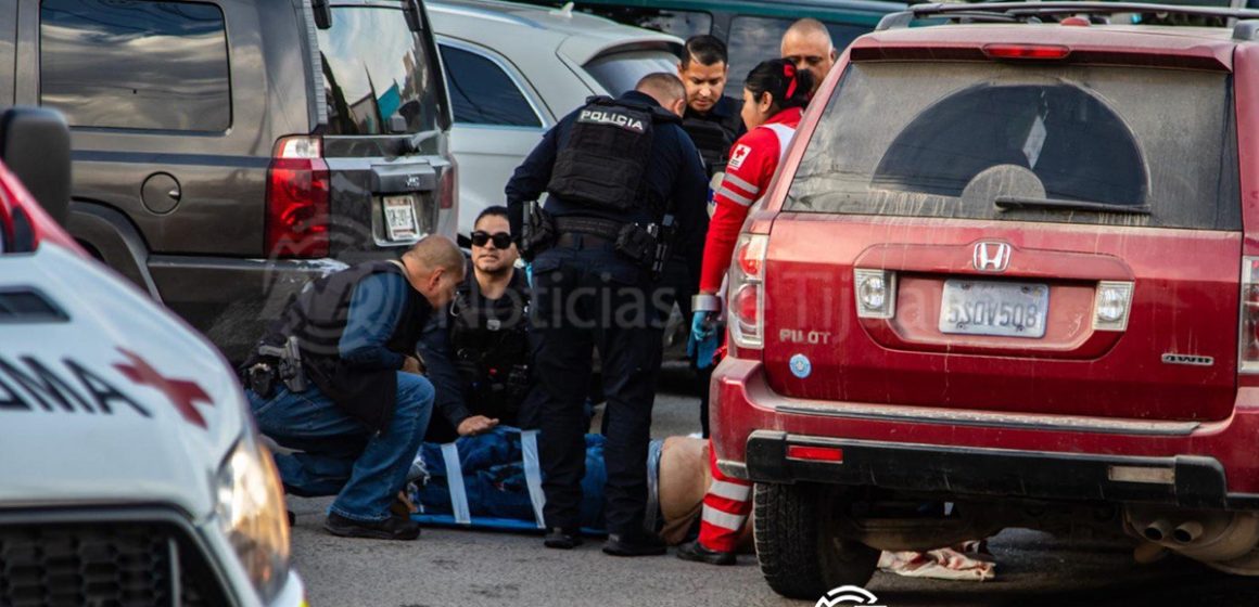 Vendedora de gorditas resulta gravemente herida tras ataque a balazos en “Puerta del Sol”