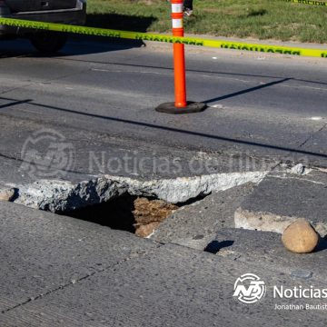 Socavón en Vía Rápida Oriente provoca caos vial en Tijuana
