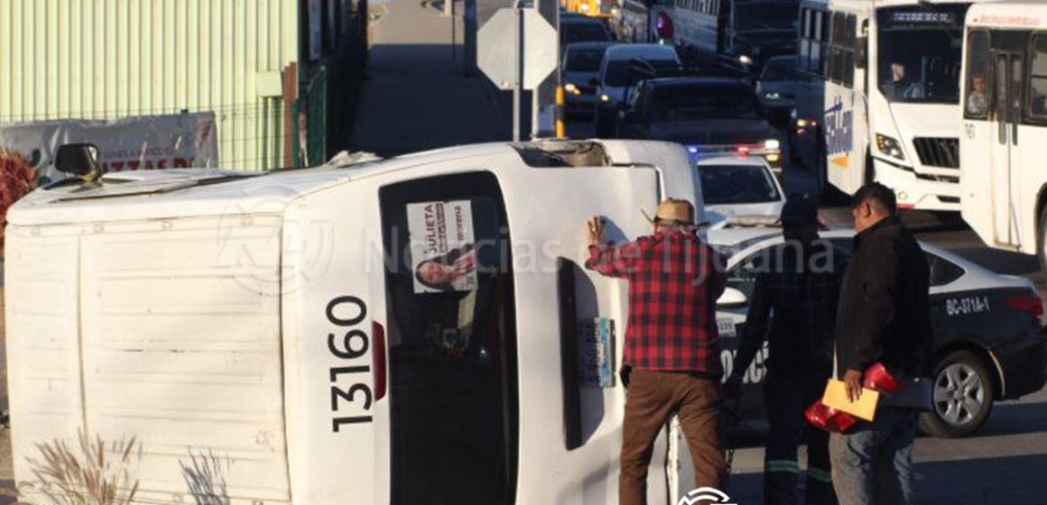 Choque entre camión de personal y taxi de ruta en Natura; no hubo lesionados
