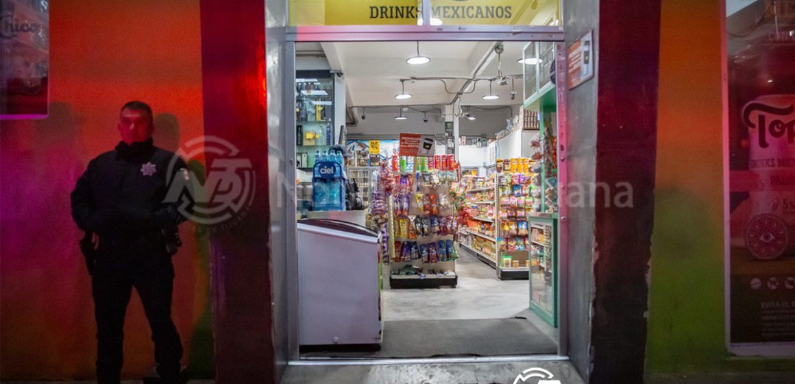 5 Hombre sufre sobredosis dentro de licorería en la Zona Centro