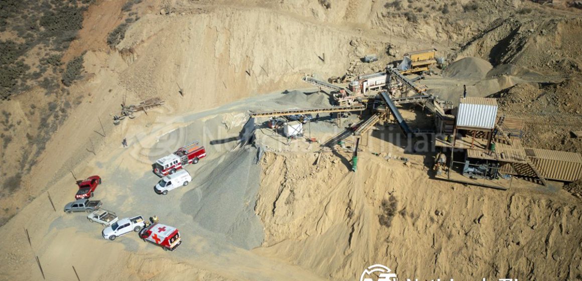 Movilización de emergencia en planta asfaltera por hombre en riesgo de caer a un barranco